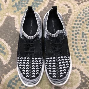 Kendall + Kylie black and white heart sneakers